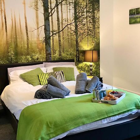 Stylish 3 Bedroom House Only 5 Mins From M6/M58 Wigan Bagian luar foto