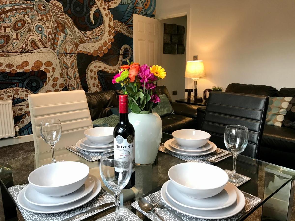 Stylish 3 Bedroom House Only 5 Mins From M6/M58 Wigan Bagian luar foto