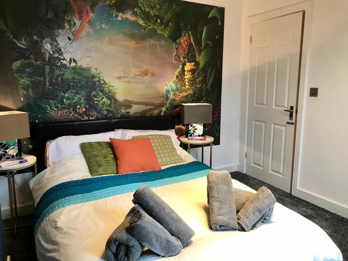 Stylish 3 Bedroom House Only 5 Mins From M6/M58 Wigan Bagian luar foto